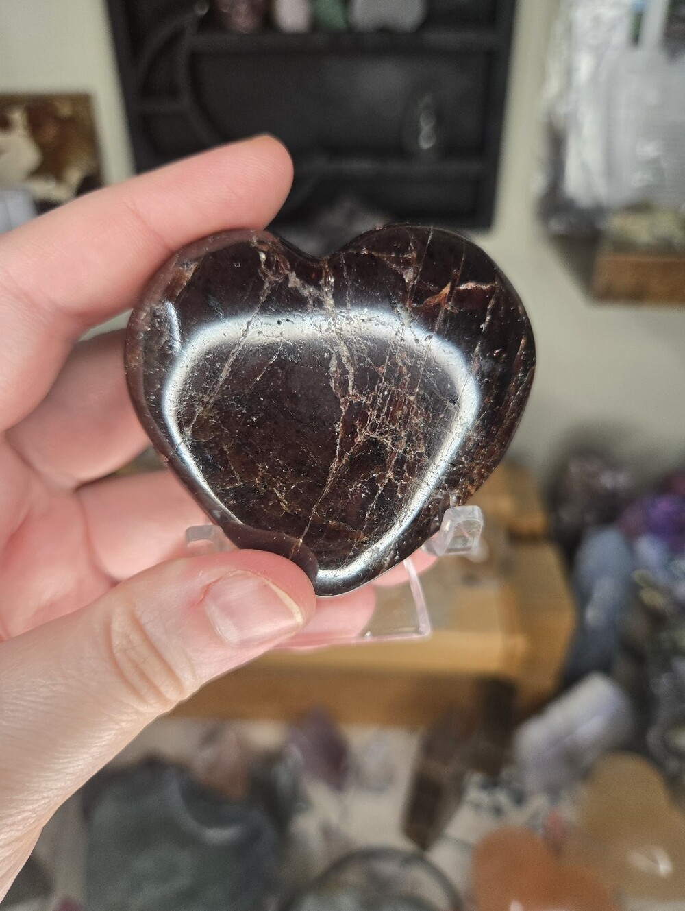 Garnet Crystal Heart Carving A (With 4 Star Asterism)